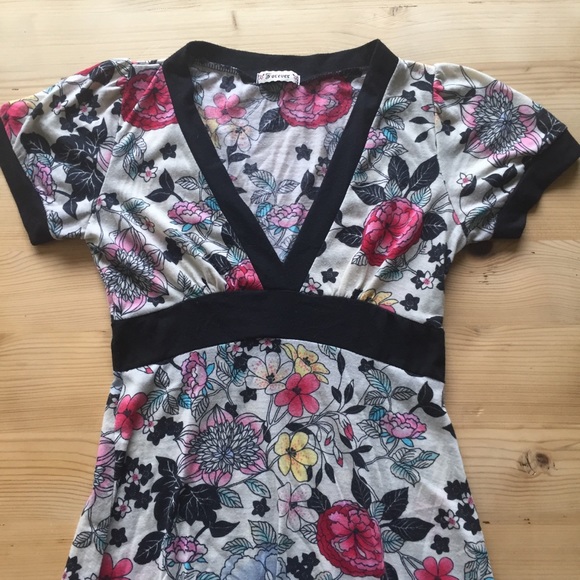 Forever 21 floral v-neck dress size small - Picture 4 of 5